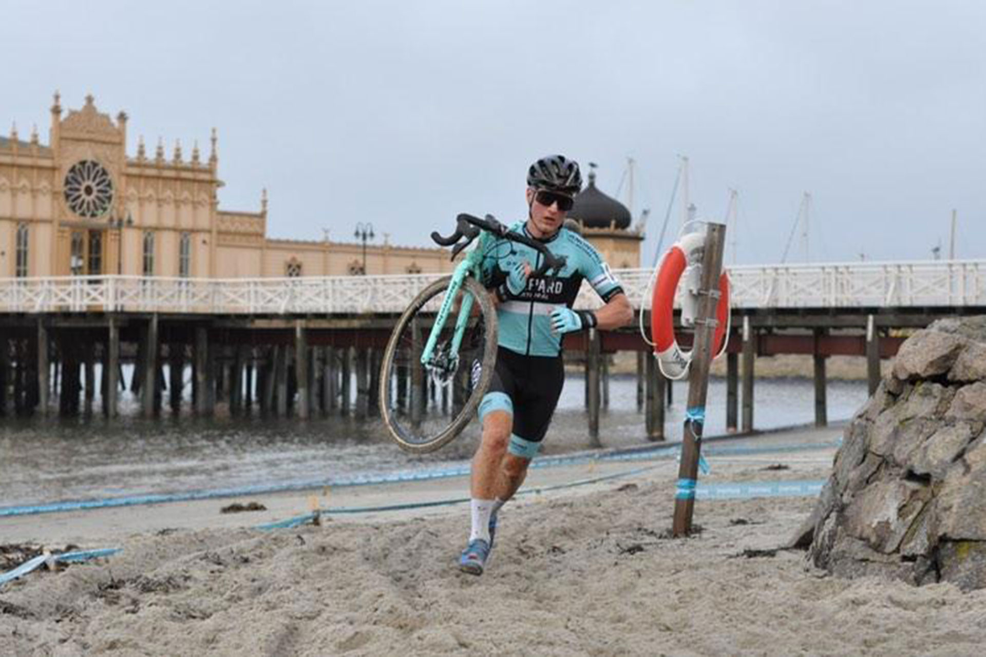 




Emil Lindgren takes back to back U23 Swedish CX title


