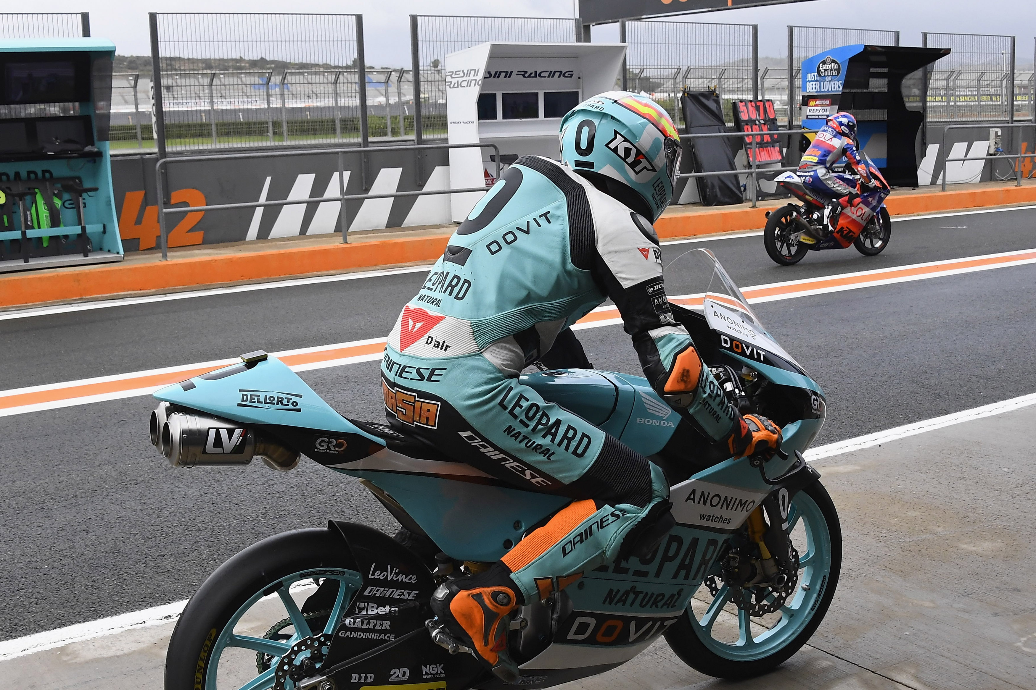 




Cloudy Friday in Valencia for the Le0pard Racing 


